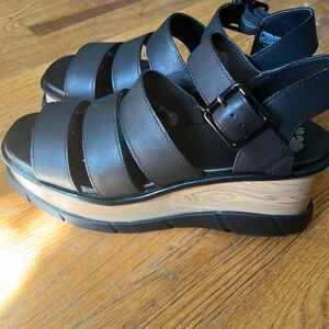 Sorel platform sandals 8.5 NWOT